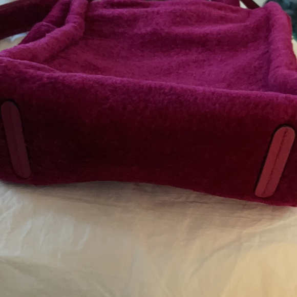 Fuzzy pink Kate’s spade purse 👛 - Picture 4 of 6